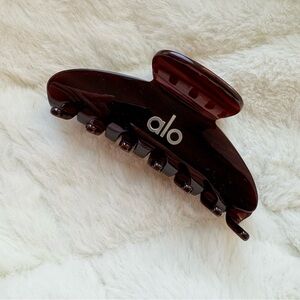Alo Yoga Brown 90’s Claw Clip